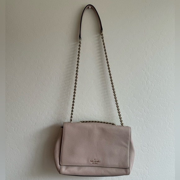 Kate spade adjustable strap flap magnetic closure. Excellent condition - Picture 1 of 6